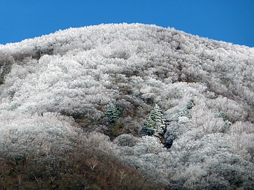 上州　赤城山・黒檜山の初冠雪